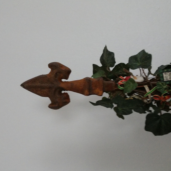 #7 NO ROOM 4 a CHRISTMAS TREE? Handcrafted Fleur-de-Lis "Ivy Topiary" - Picture 5 of 11